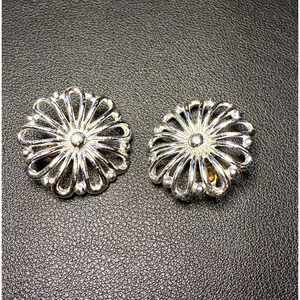 Vintage Silver Tone Daisy Style Flower Shaped Earrings Clip On 1960's Retro Boho